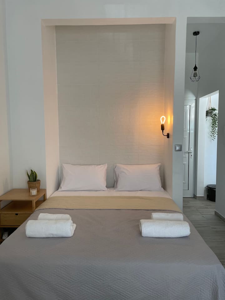 Golden Coast Artemis - Athens Airport Eleftherios Venizelos (ATH)