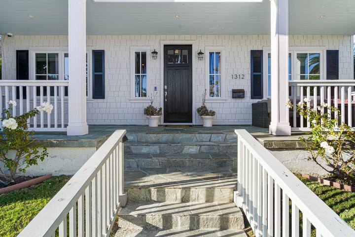 5 Bed LUXURY family house, 8 blocks from the beach gallery image 4