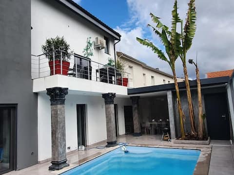 Beautiful architect-designed house with pool