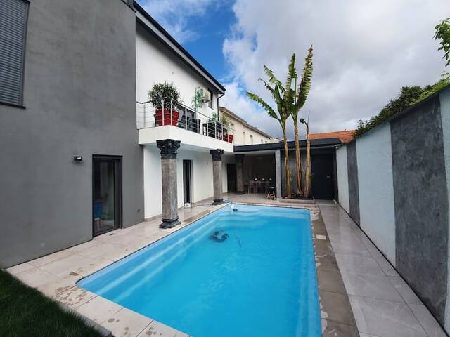 Belle maison d’architecte avec piscine gallery image 3