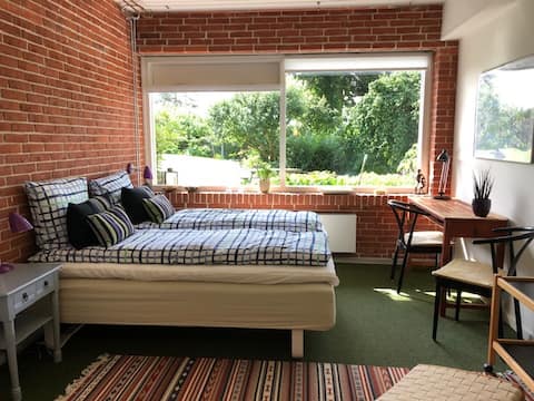 Private apartment, private entrance, in villa in the middle of Ry