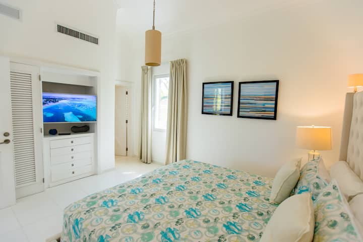 חדר שינה בקומה השנייה (מיטה אחת)