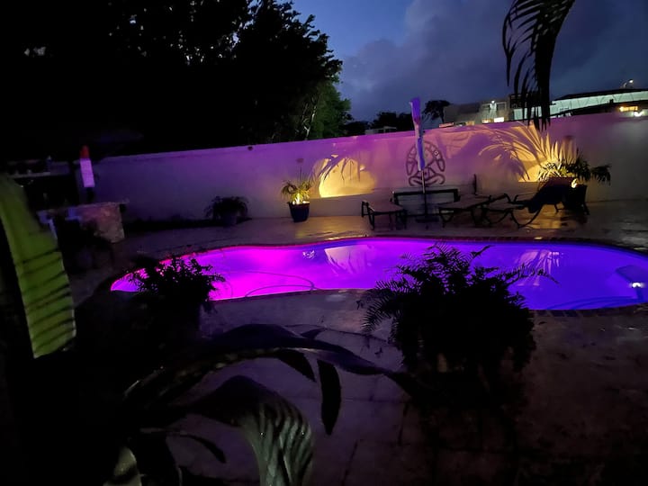 Couples Retreat Poolside Guest Suite by CasaBella Tiny houses for