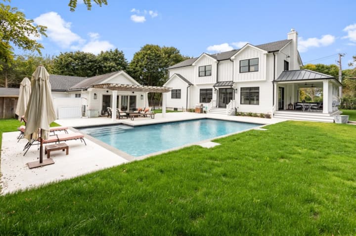 Southampton Gem New Construction With Pool House - Los Hamptons, NY