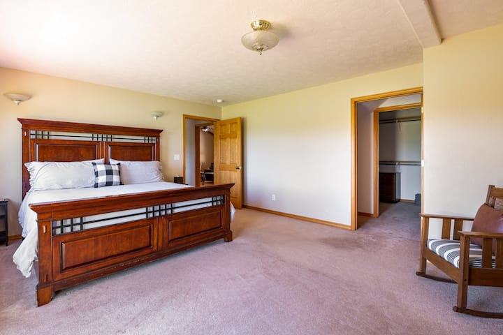 King Master Suite (main floor) features walk-in closet, full bathroom with jacuzzi tub and private east-facing deck with Grand Teton views 