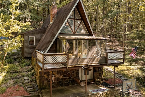 Escape Rain-Forest A-Frame Cabin-Retreat + Hot Tub