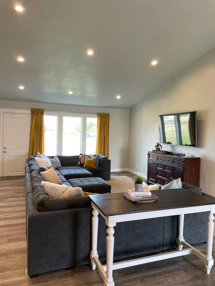 New Raspberry Daze Farm House Bear Lake. Sleeps 19 - Bear Lake