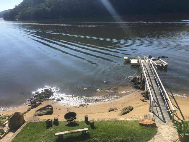 Julians On Coba . Waterfront . Hawkesbury River gallery image 5