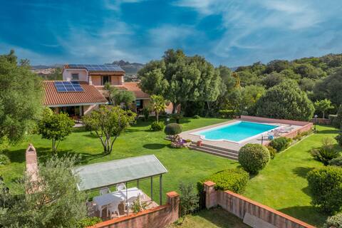 Villa Adina con piscina privata Arzachena