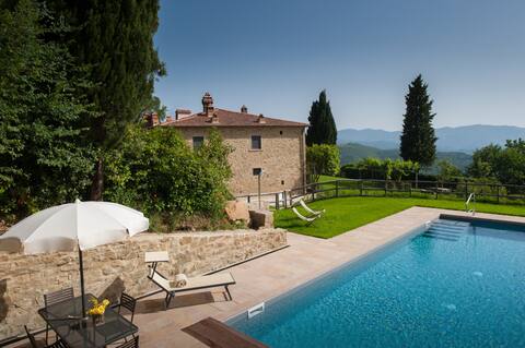 Villa Leopoldina in the heart of Tuscany