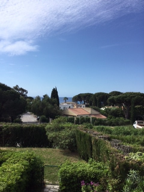 Airbnb performant: 2-room sea view apartment 100 m from the beaches à Cavalaire Sur Mer