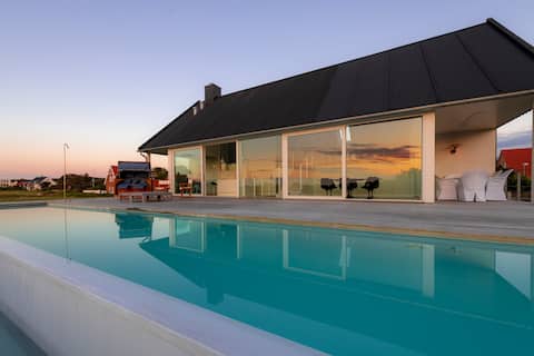 Luxurious seaside pool house