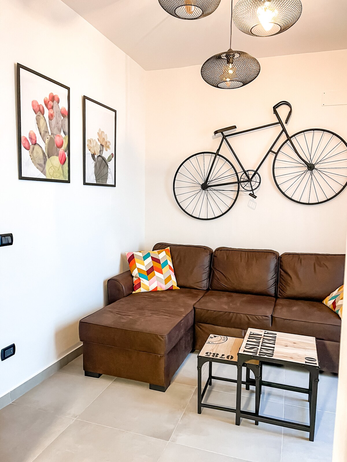 Beautiful relaxation corner with a super comfortable sofa where you can even stretch your legs! It's a sofa bed for two.