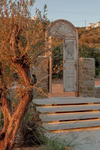 Villa Lev Antiparos • Beach & In-House Staff gallery image 4