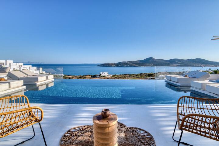 Villa Lev Antiparos • Beach & In-House Staff