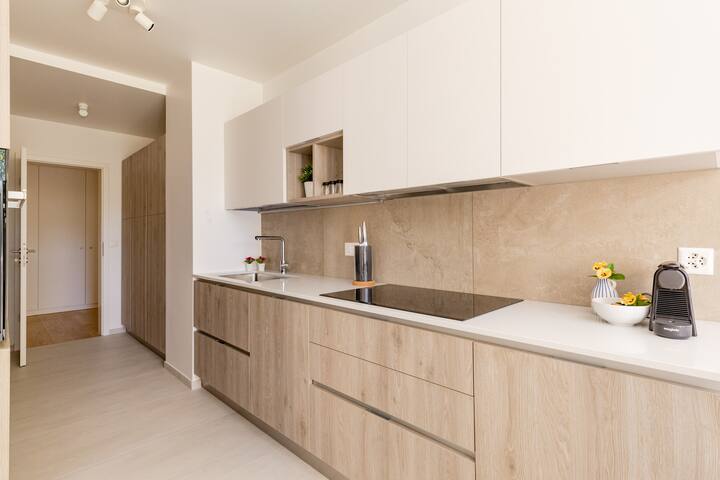 Luxurious 2BR Family Apartment – Champel gallery image 2