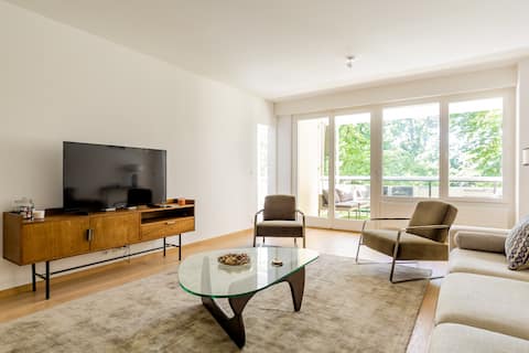 Popular Airbnb listing: Luxurious 2BR Family Apartment - Champel in Champel