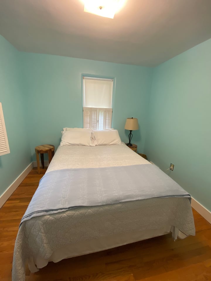 Спална соба 1 , брачен кревет (широк 150-179 см)