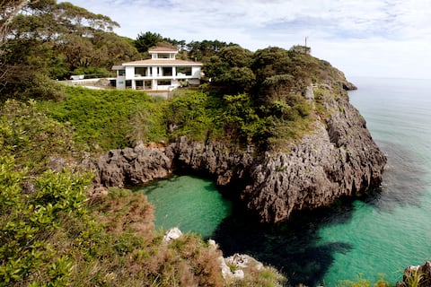Wishome -Luxury villa on the sea with heated pool