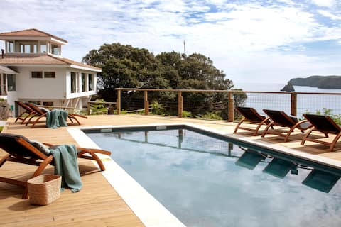 Wishome -Luxury villa on the sea with heated pool