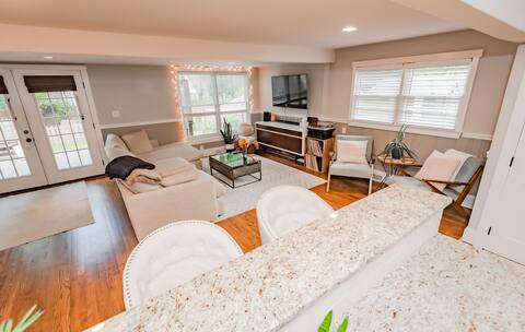 Successful Airbnb property: Spacious & Lovely Plaza Midwood Home+Bungalow+Deck in Plaza Shamrock