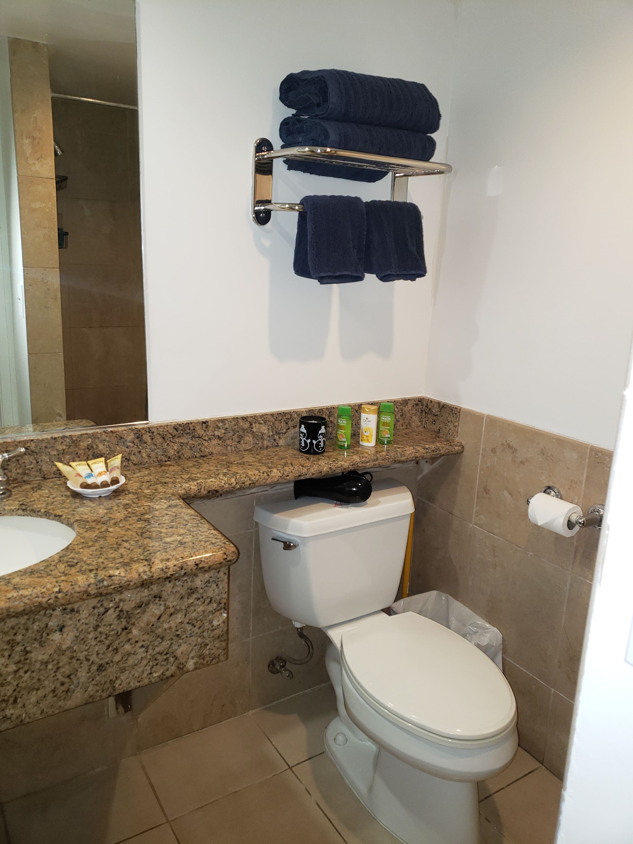 Condo in Honolulu · ★4.76 · Studio · 2 beds · 1 bath - Image 3