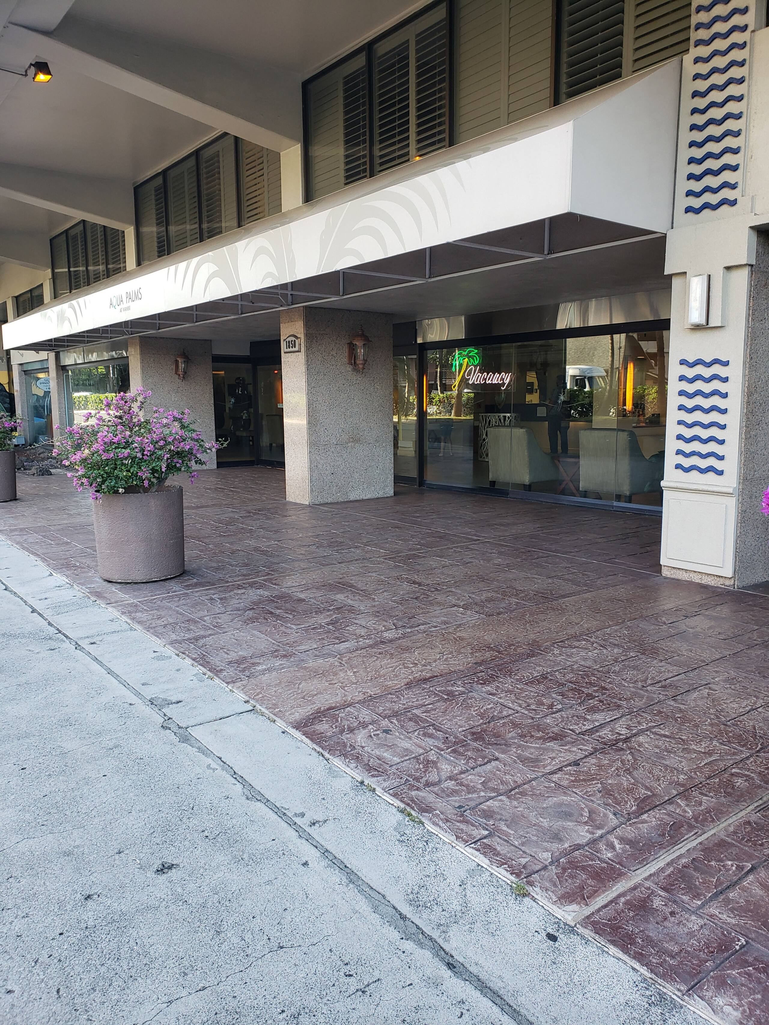 Condo in Honolulu · ★4.76 · Studio · 2 beds · 1 bath - Image 10