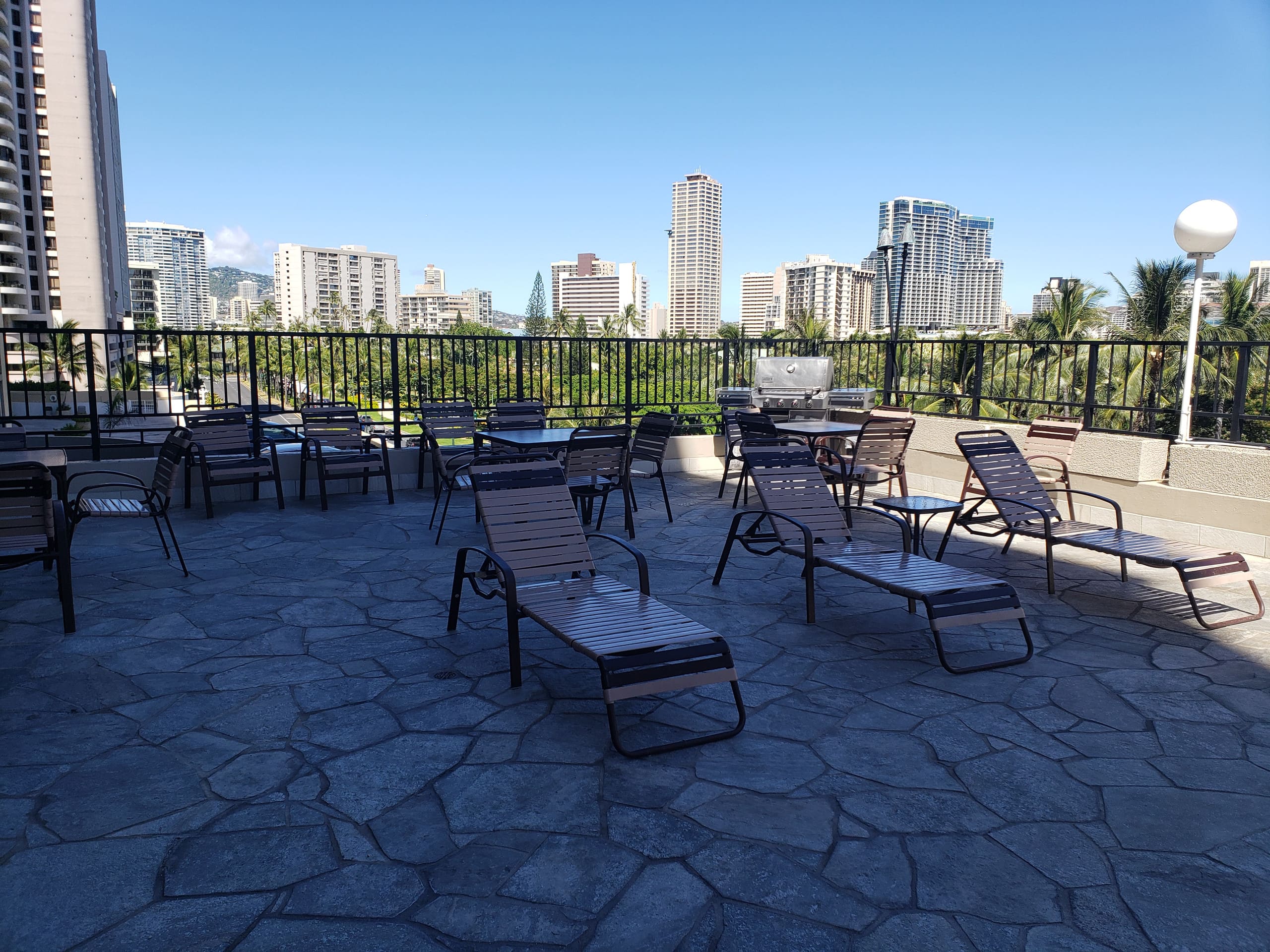 Condo in Honolulu · ★4.76 · Studio · 2 beds · 1 bath - Image 9