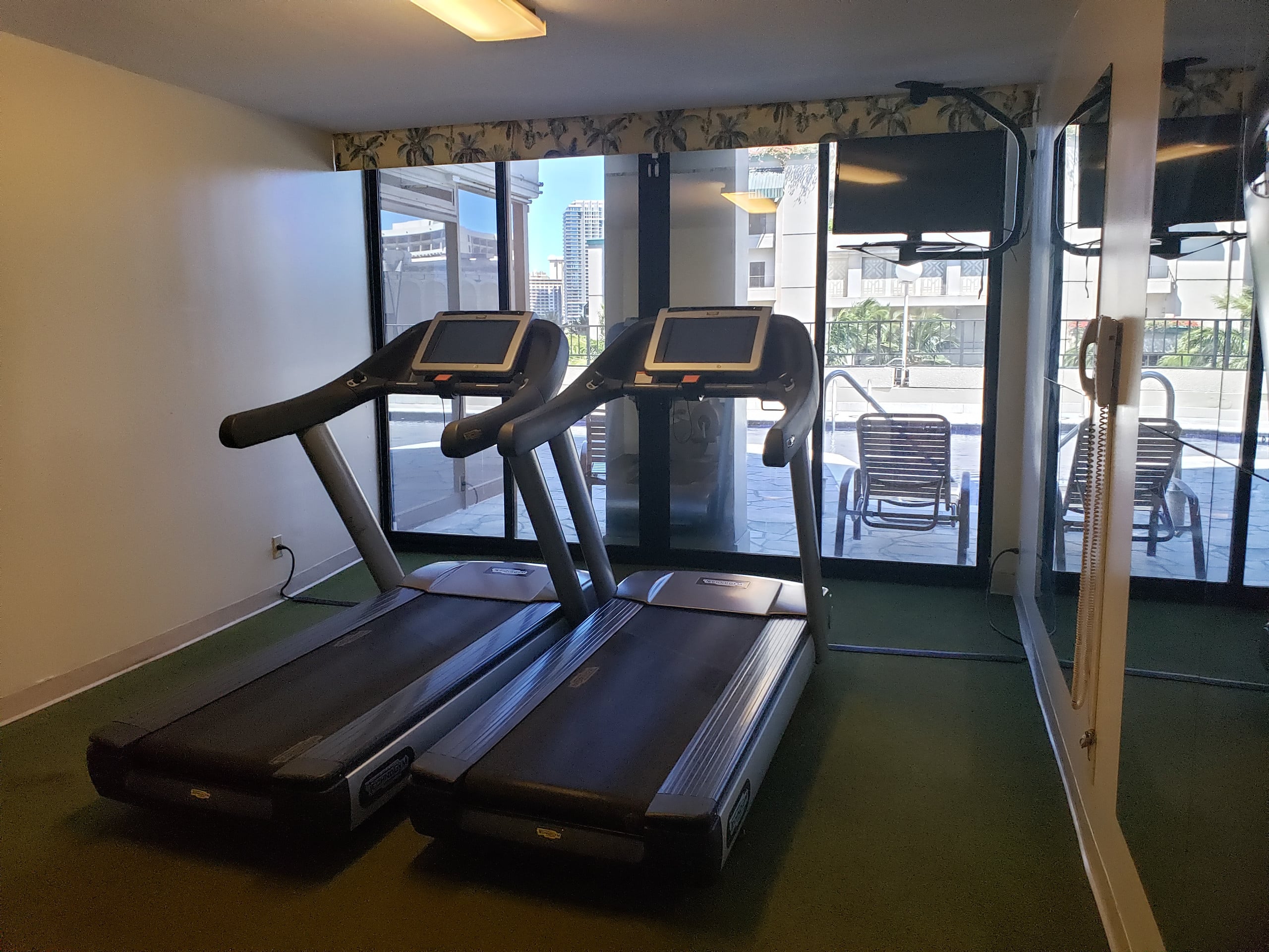 Condo in Honolulu · ★4.76 · Studio · 2 beds · 1 bath - Image 8