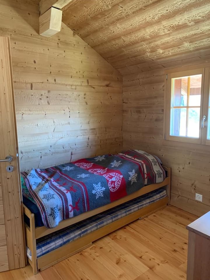 ห้องนอนผ่าน