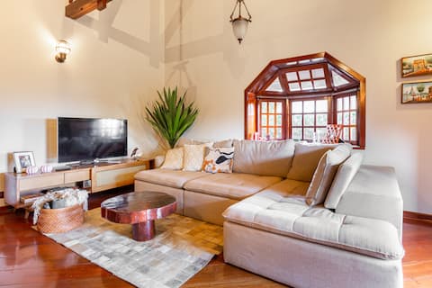 Top Airbnb: Winter calls for coziness: Discover Casa Dália. em Campos Do Jordão