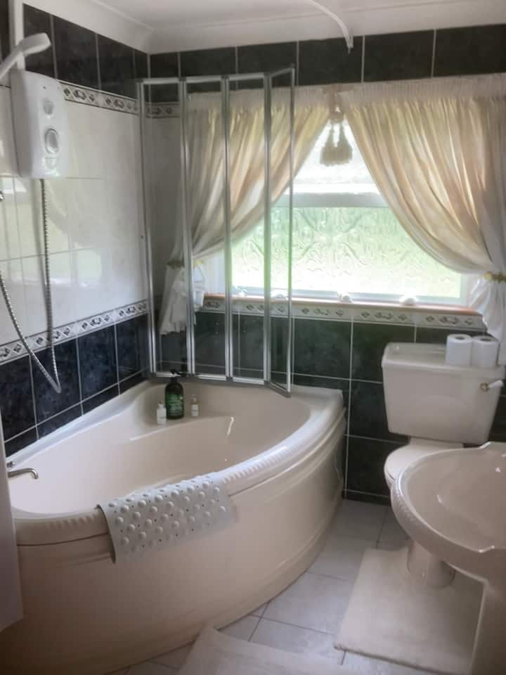 Exquisite Private Suite in Malahide, Dublin. Houses for Rent in