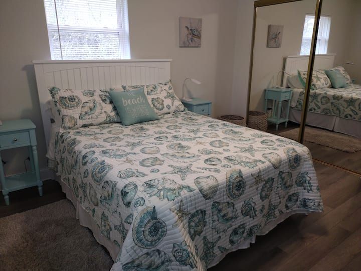 Queen Bedroom