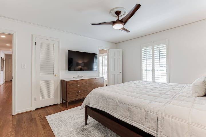 bedroom with large closet that shared jack and jill bathroom