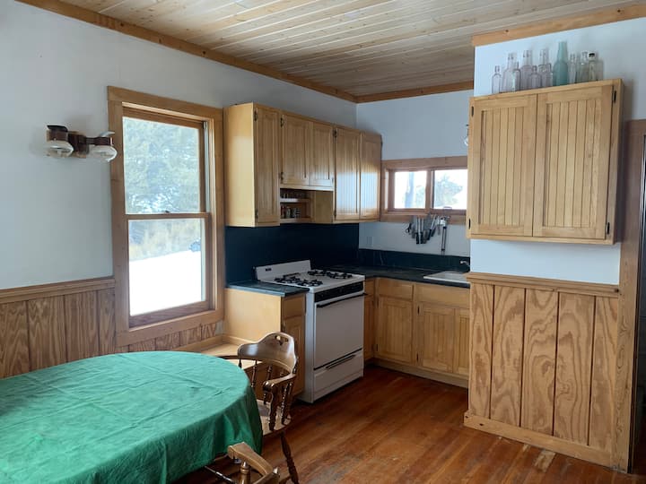 Bunk House On Ranch / Retreat - Montana