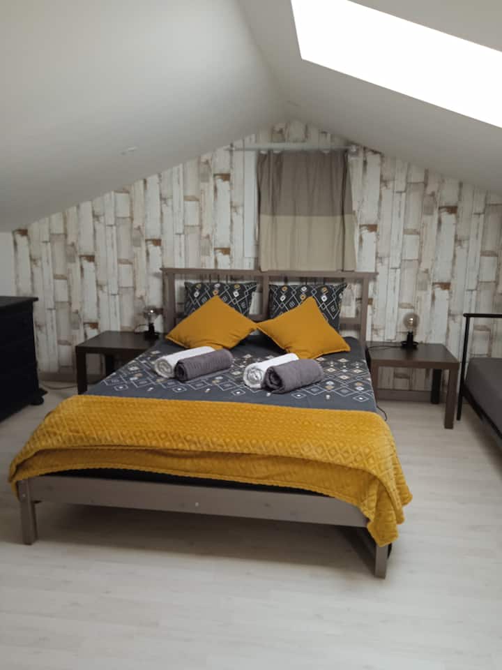 Chambre n°2  1 lit 140 x 200