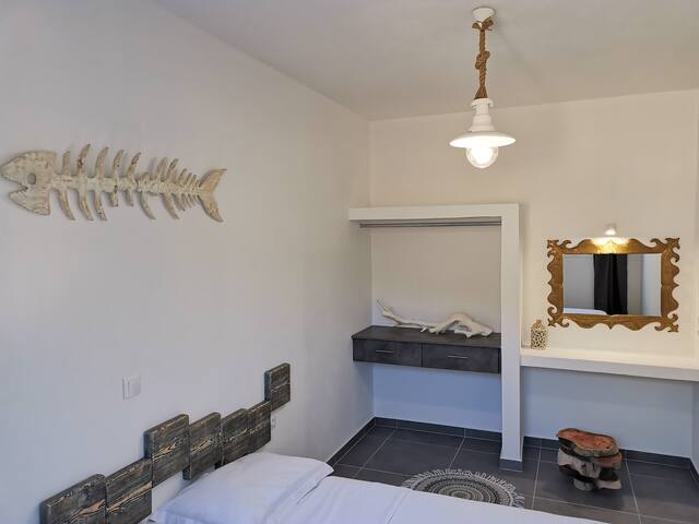 Santorini Couple Suite 12