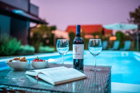 Old Town Zagreb Airport( King size,  with Pool  )