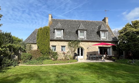 HOUSE 8 PEOPLE WITH ENCLOSED GARDEN