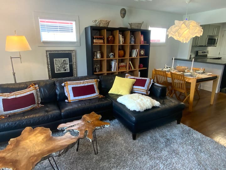 Nature Lover's 2 Bedroom Home Across From Park - Houston, TX