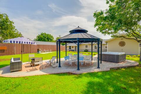 8b / 4b nearby pool, Blanco, wine trail, town sq