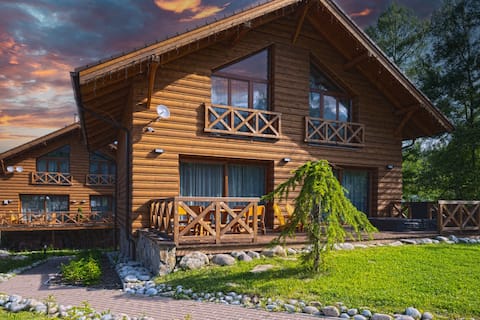 Luxurious chalet with a private jacuzzi