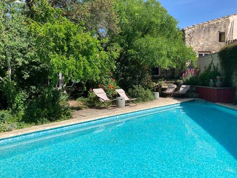 Village house with pool 8 minutes from Uzès