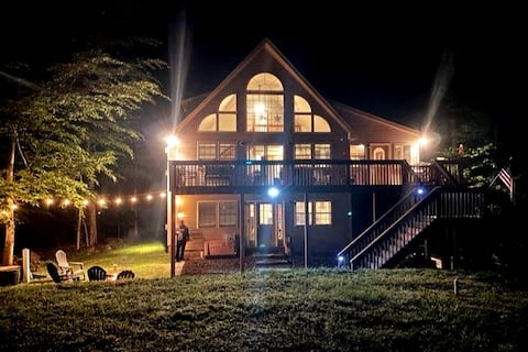 Sleeps 12! Game Room! Close to Hiking, Golf, Ski