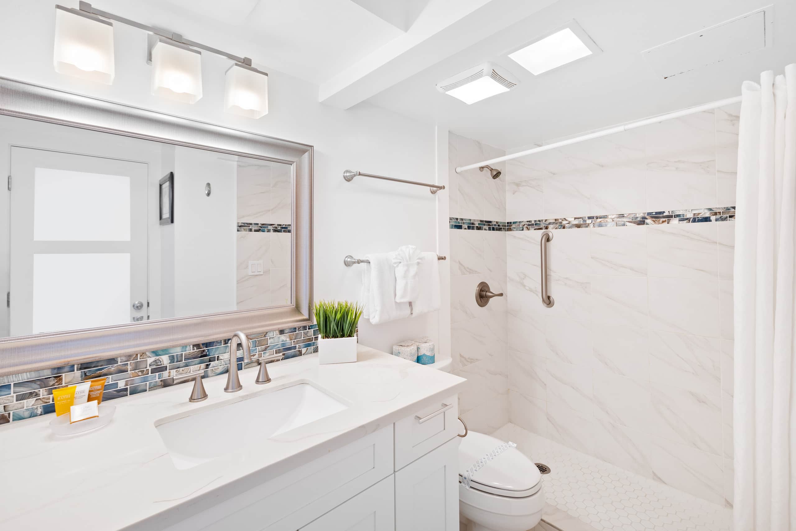 Condo in Honolulu · ★4.91 · 1 bedroom · 2 beds · 1 private bath - Image 26