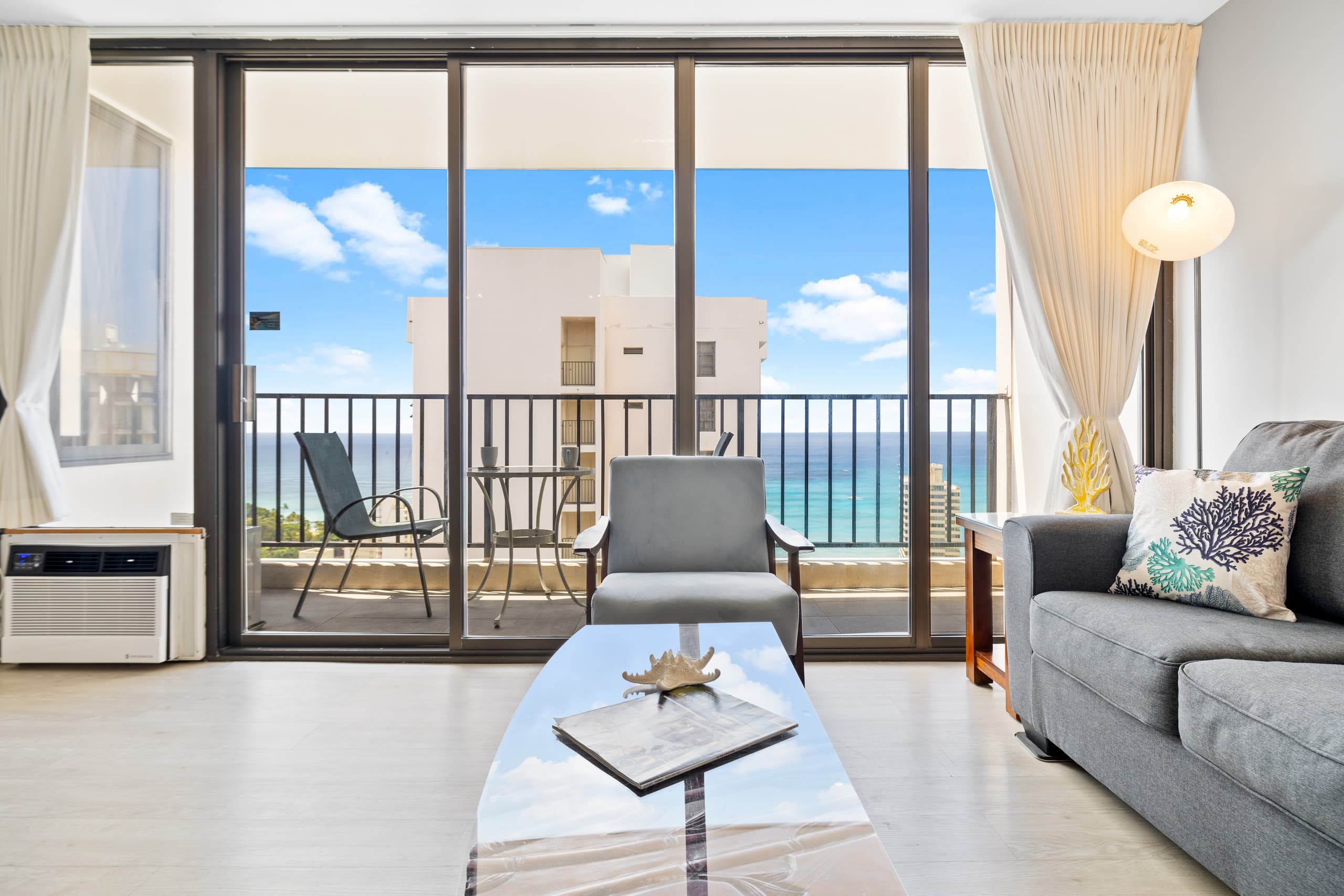Condo in Honolulu · ★4.91 · 1 bedroom · 2 beds · 1 private bath - Image 3