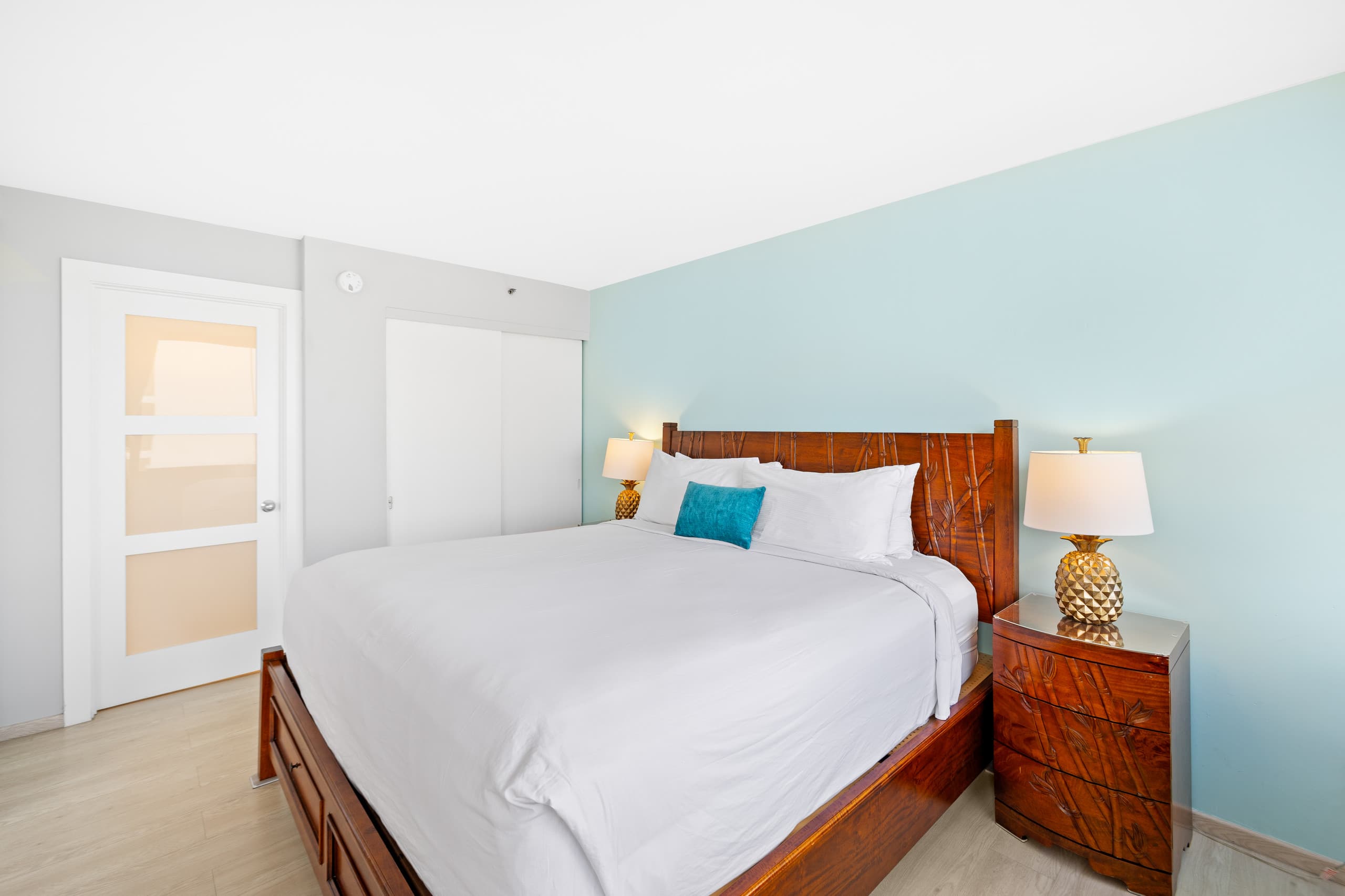 Condo in Honolulu · ★4.91 · 1 bedroom · 2 beds · 1 private bath - Image 23
