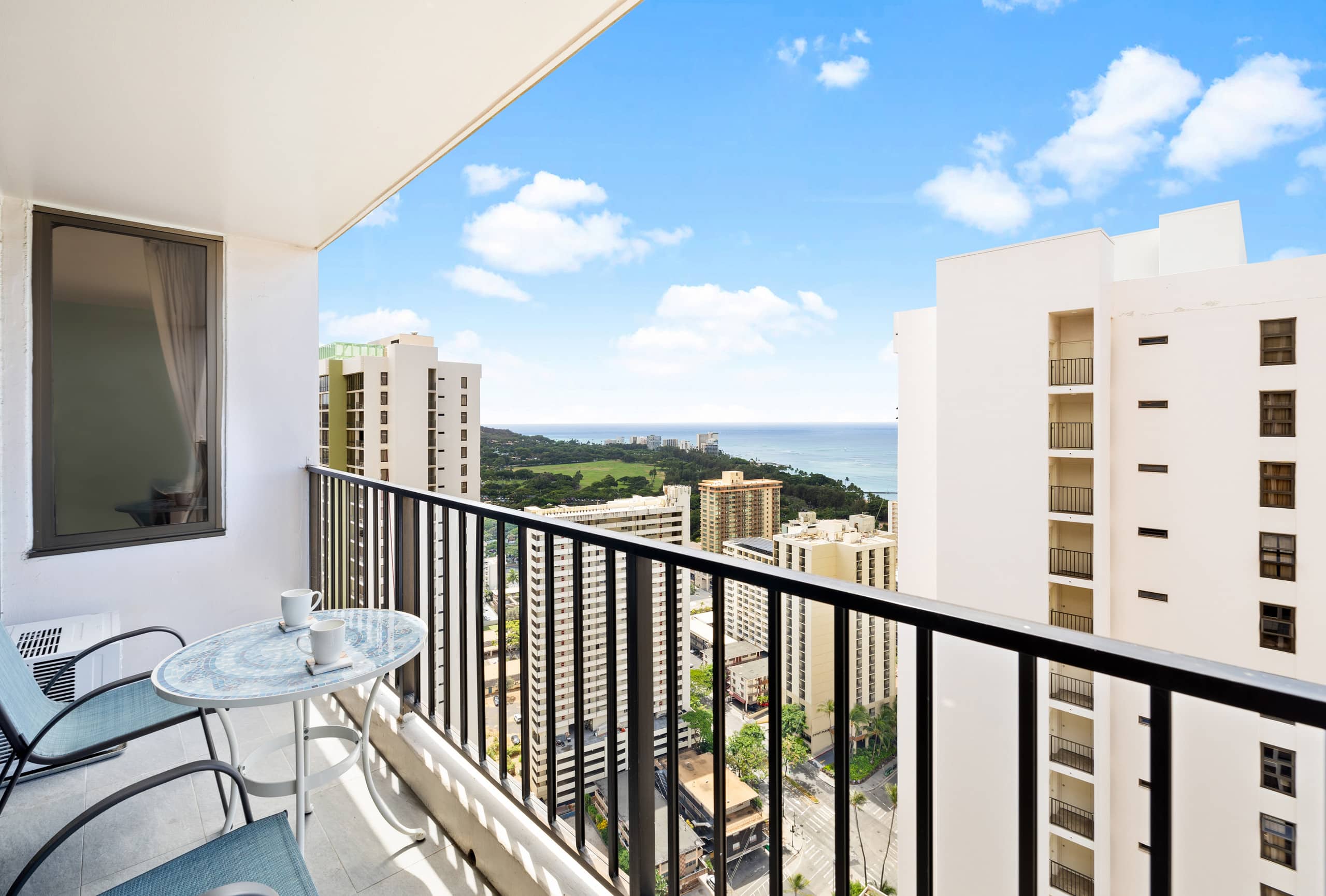 Condo in Honolulu · ★4.91 · 1 bedroom · 2 beds · 1 private bath - Image 31