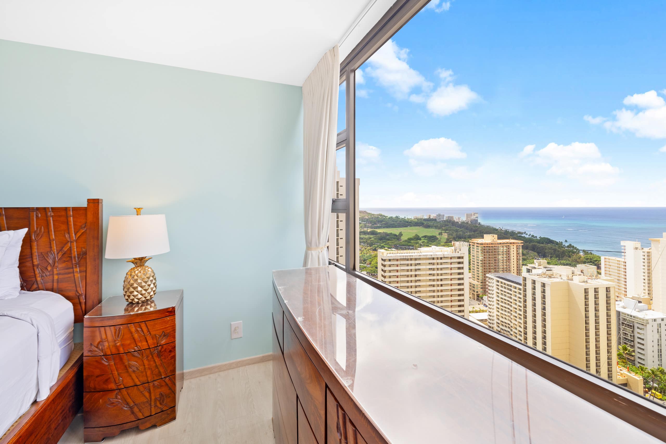 Condo in Honolulu · ★4.91 · 1 bedroom · 2 beds · 1 private bath - Image 22
