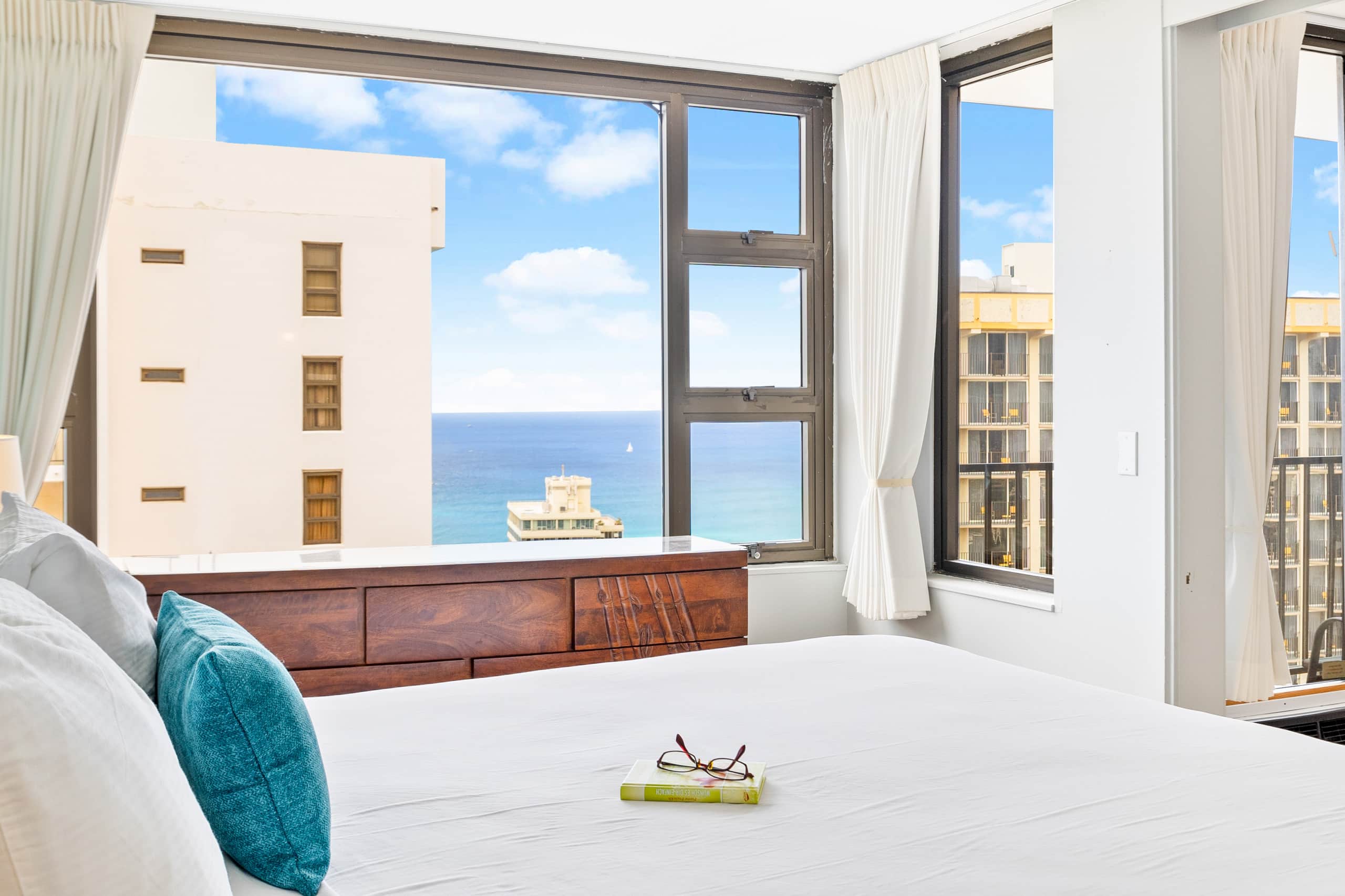 Condo in Honolulu · ★4.91 · 1 bedroom · 2 beds · 1 private bath - Image 19